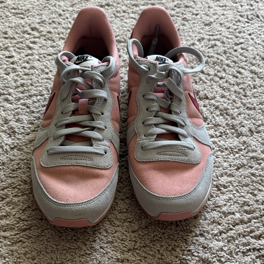 Nike Women's Blush Pink and Light Gray Sneakers